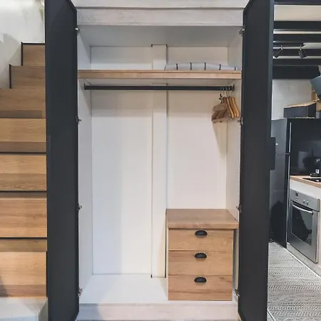112 Downtown Loft Волос