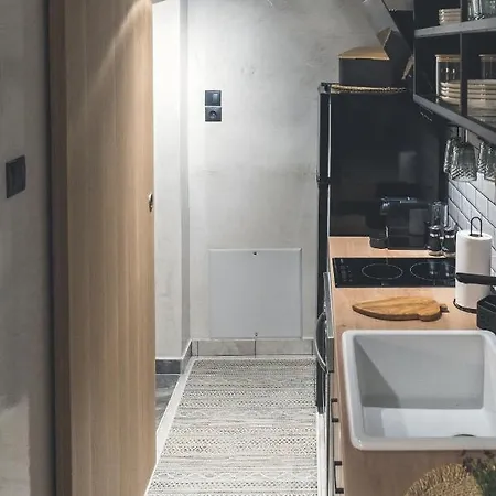 112 Downtown Loft * Волос